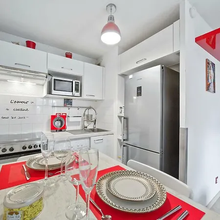 L Oasis Proche Hopital Et Aeroport Piscine Parking &netflix Apartment *