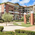 L Oasis Proche Hopital Et Aeroport Piscine Parking &netflix Apartament
