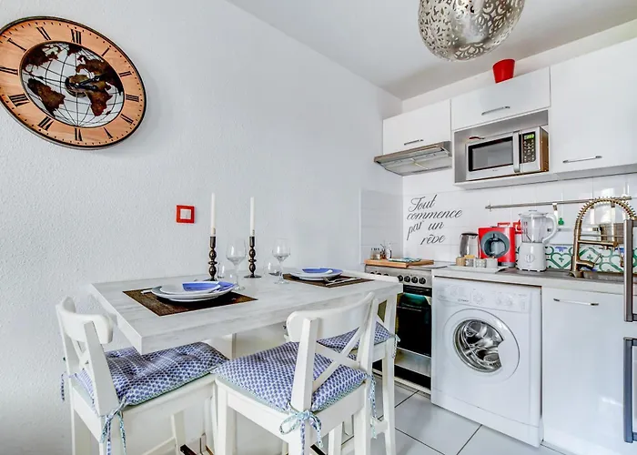 Lägenhet L Oasis Proche Hopital Et Aeroport Piscine Parking &netflix