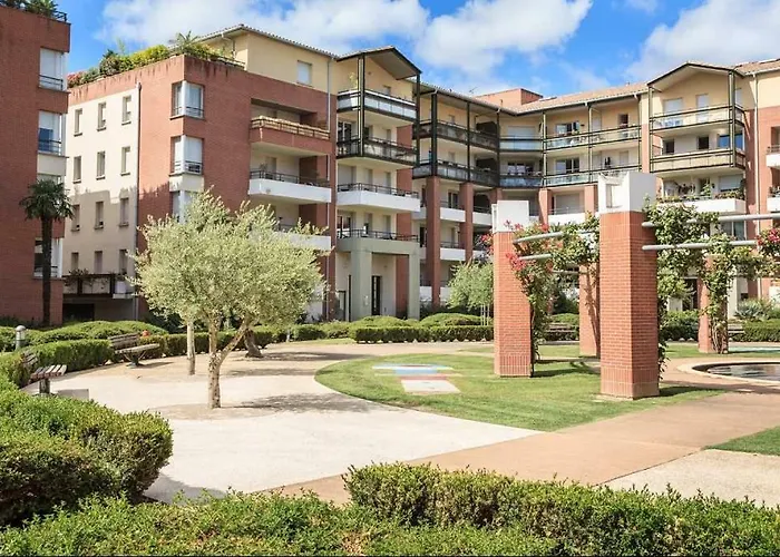 L Oasis Proche Hopital Et Aeroport Piscine Parking &netflix Lägenhet